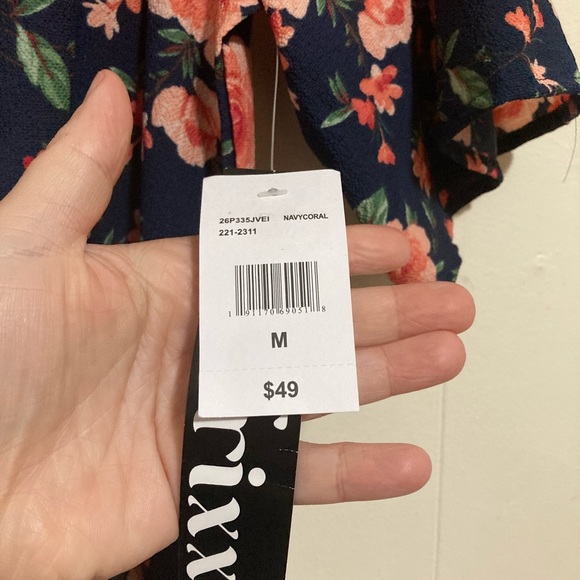 Francesca’s Trixxi Coral & Navy Blue Rose Floral Romper Size Medium - Picture 15 of 16